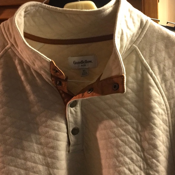 Men’s Three Button Sweater - Picture 2 of 5